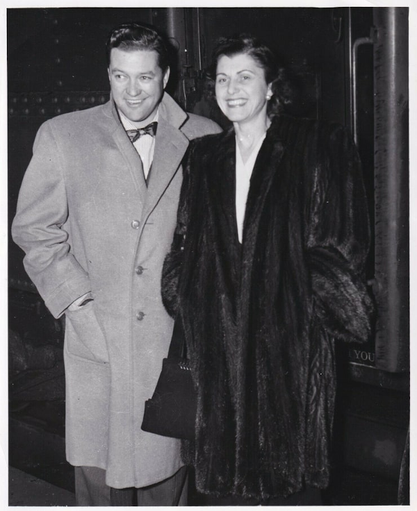 Photo of the actor and singer Dennis Morgan and his wife Lillian Vedder