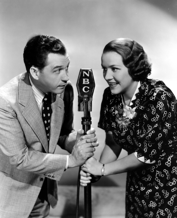 Photo of Marian and Jim Jordan performing Fibber McGee and Molly on NBC radio