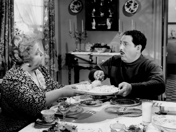 Photo of Harold Peary and Jane Darwell eating a meal in the 1942 movie The Great Gildersleeve