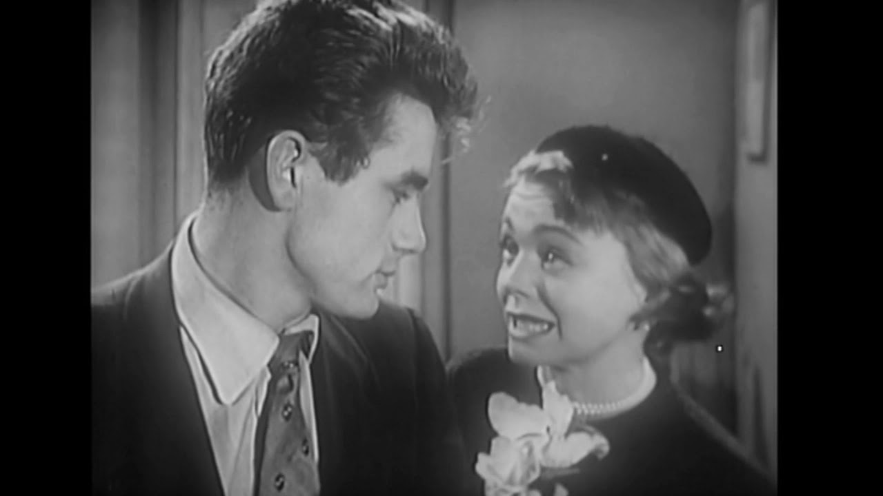 Screen capture of James Dean and Wendy Drew in The Big Story TV series episode Rex Newman
