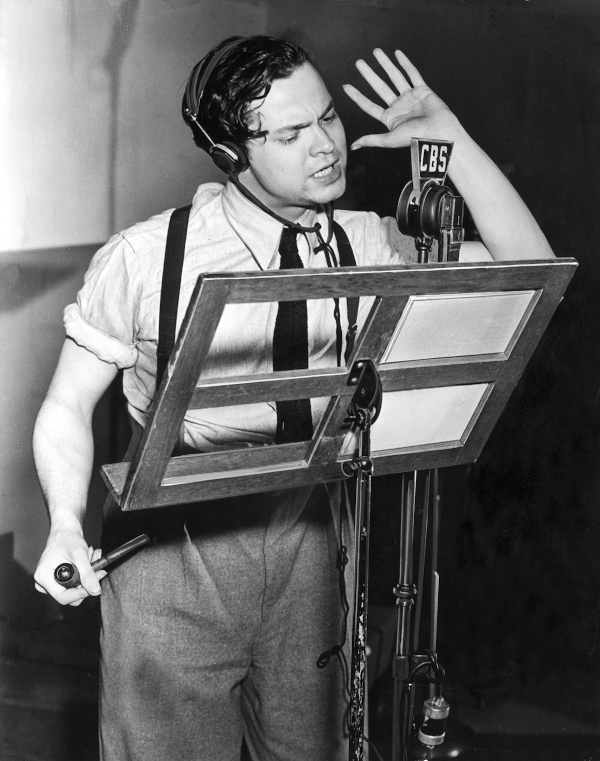 Orson Welles performing War of the Worlds with his Mercury Theatre on CBS radio in 1938