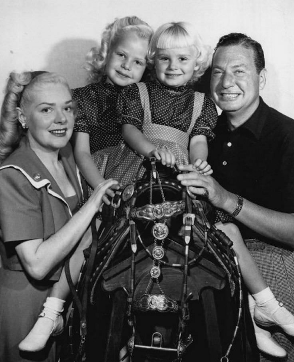 Photo of Alice Faye and Phil Harris with young daughters Phyllis and Alice Jr. in 1948